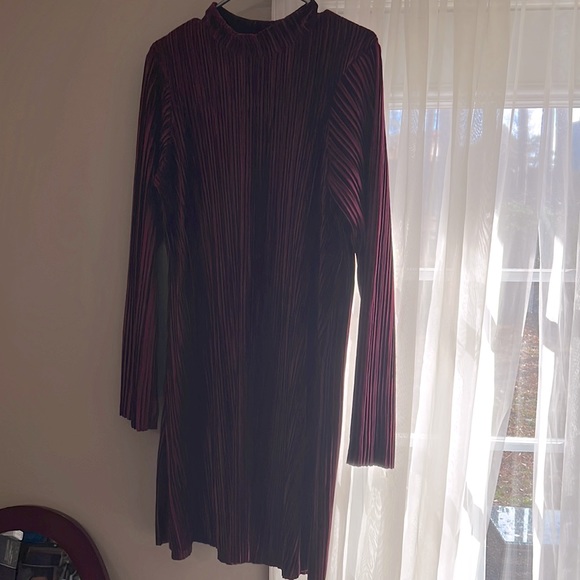 Velvet long sleeved, mid knee dress sz ex brand new never worn - Picture 2 of 2
